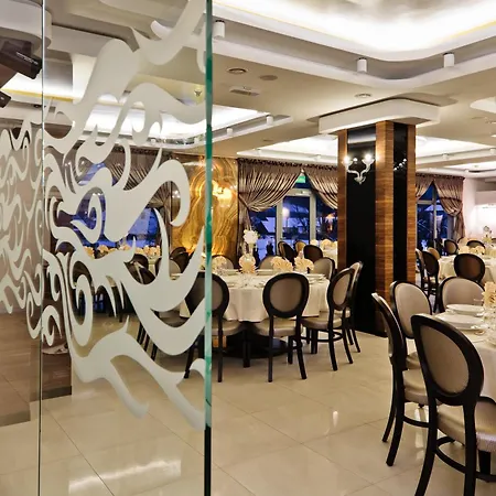 Jasmin Complex & Couette-café 4*